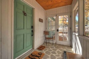 Interior - Evergreen Escape · Fenced Yard · Fireplace (Big Bear)
