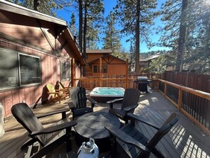Outdoor spa tub - Slopeside Cabin C W Hot Tub & Slope View Parking (Big Bear Lake)
