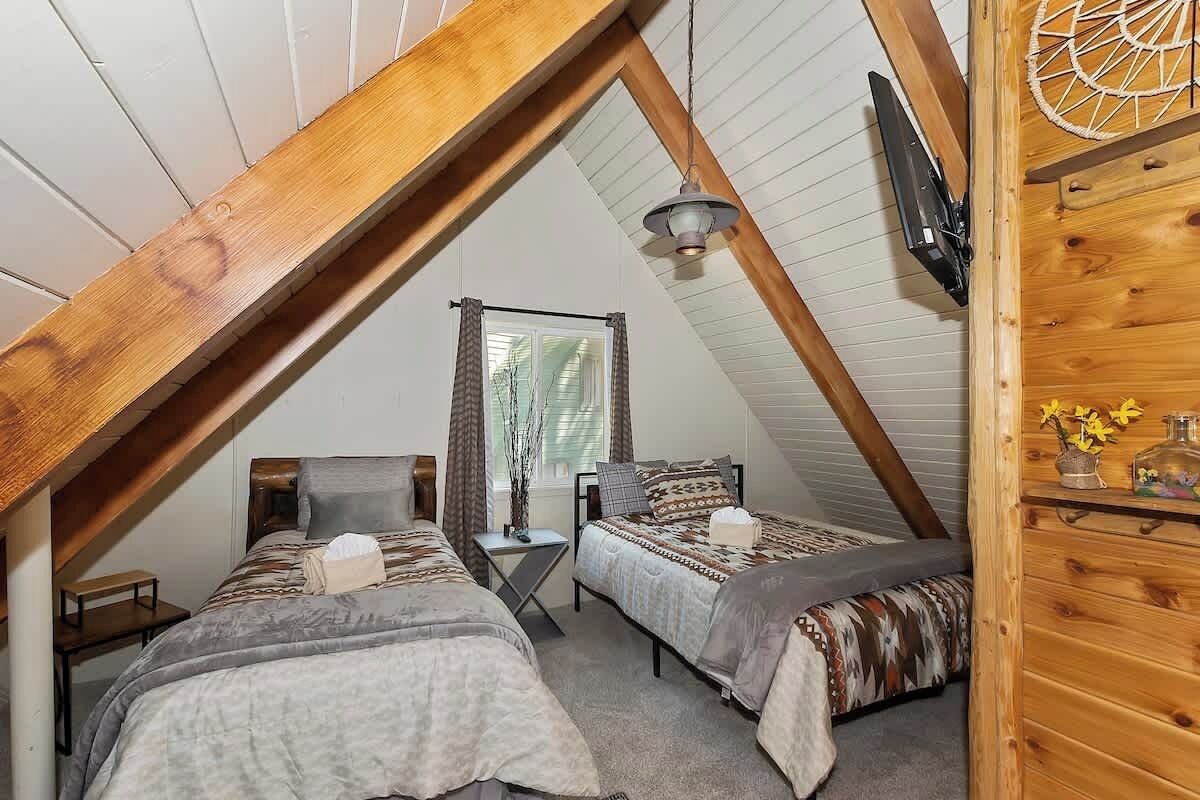 Upstairs Bedroom 