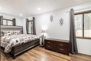 2 bedrooms, WiFi, bed sheets - Pines Cottage Hot Tub Fire Pit Sleeps 6 (Big Bear Lake)