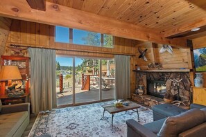 Unclassified image, 5 of 39, button - Lakeview Cabin W Fireplace & Near to Village (Big Bear Lake)
