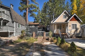 Exterior - Ferrero Cabin I Fenced Yard with Grill in Big Bear (Big Bear Lake)