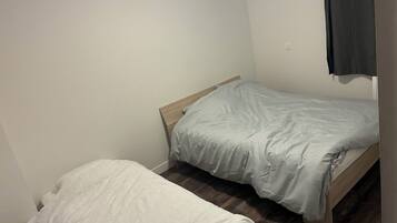 Cuna de viaje, wifi, ropa de cama