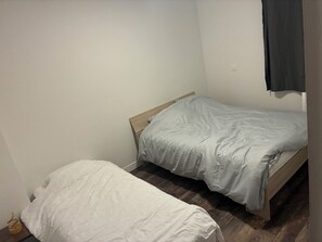 Travel crib, WiFi, bed sheets - House next to Alstom near the Belgian border, 30 minutes from pairy daisa. (Crespin)