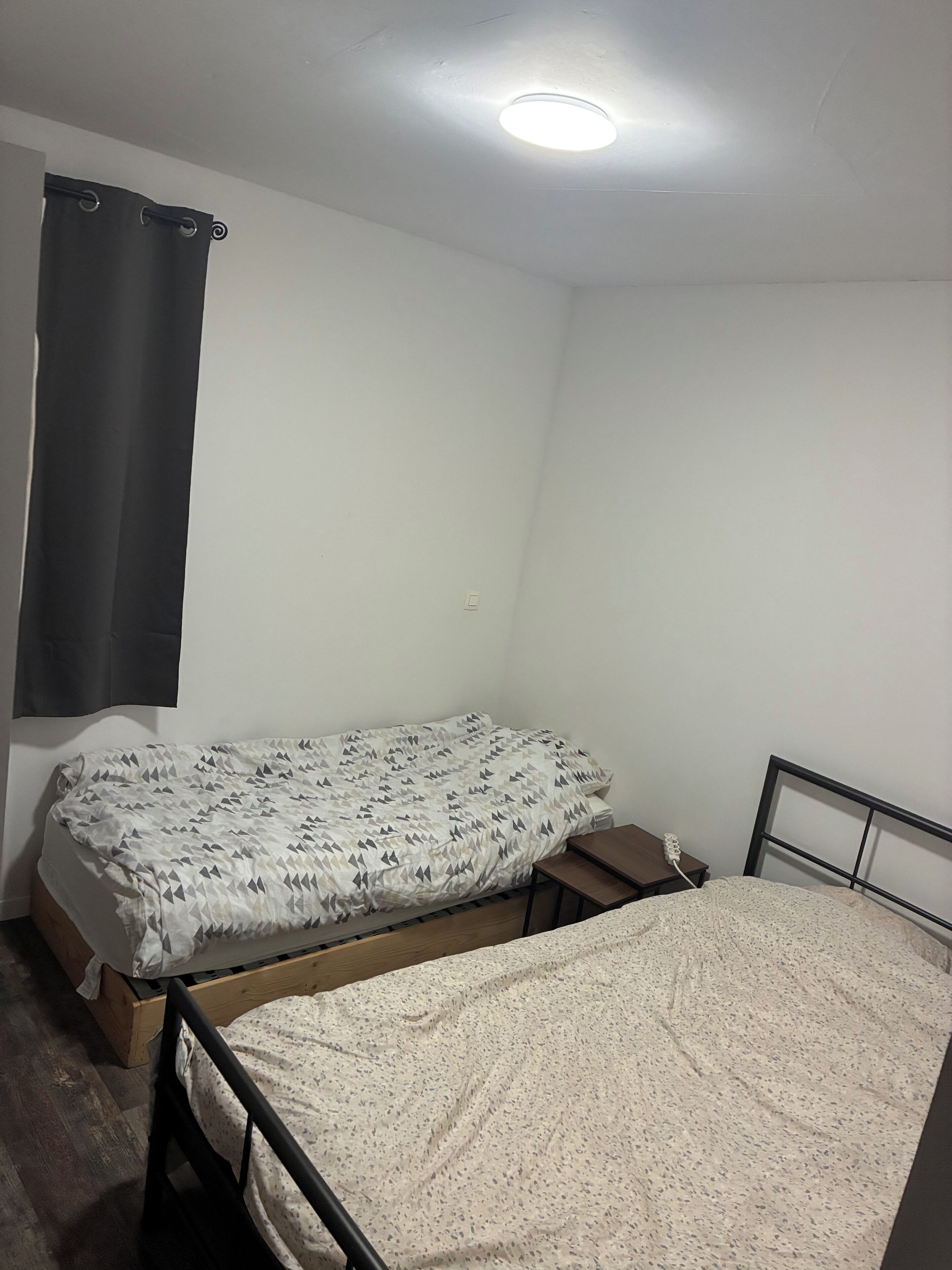 Cuna de viaje, wifi, ropa de cama