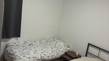 Cuna de viaje, wifi, ropa de cama