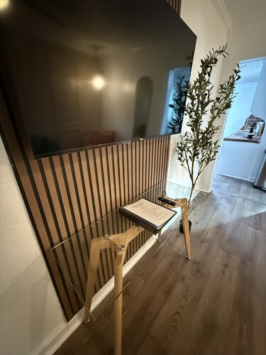 1BR Minutes to Stockyards • Fast Wi-Fi + Parking