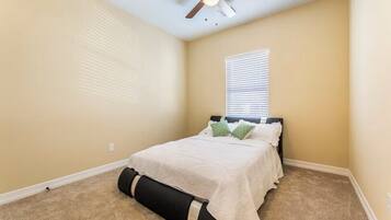 Iron/ironing board, free WiFi, bed sheets