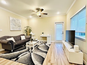 Televisor intel·ligent i llibres