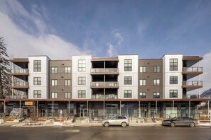 Unclassified image, 2 of 14, button