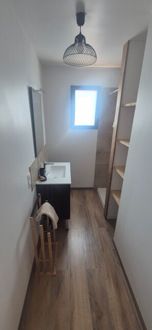 Interior - Between sea and mountains, new T3 apartment with all amenities, in Ocana, Corsica (Ocana)