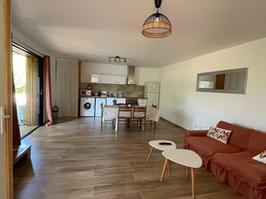 TV - Between sea and mountains, new T3 apartment with all amenities, in Ocana, Corsica (Ocana)