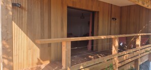 Exterior detail - Between sea and mountains, new T3 apartment with all amenities, in Ocana, Corsica (Ocana)