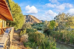 المنطقة المحيطة بالمنشأة