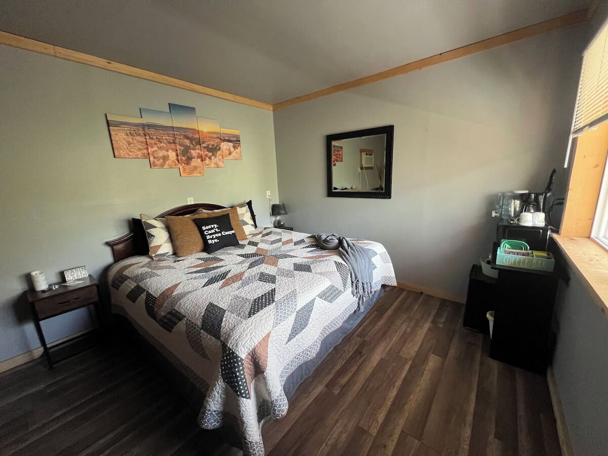 Tabla de planchar con plancha, wifi y ropa de cama 