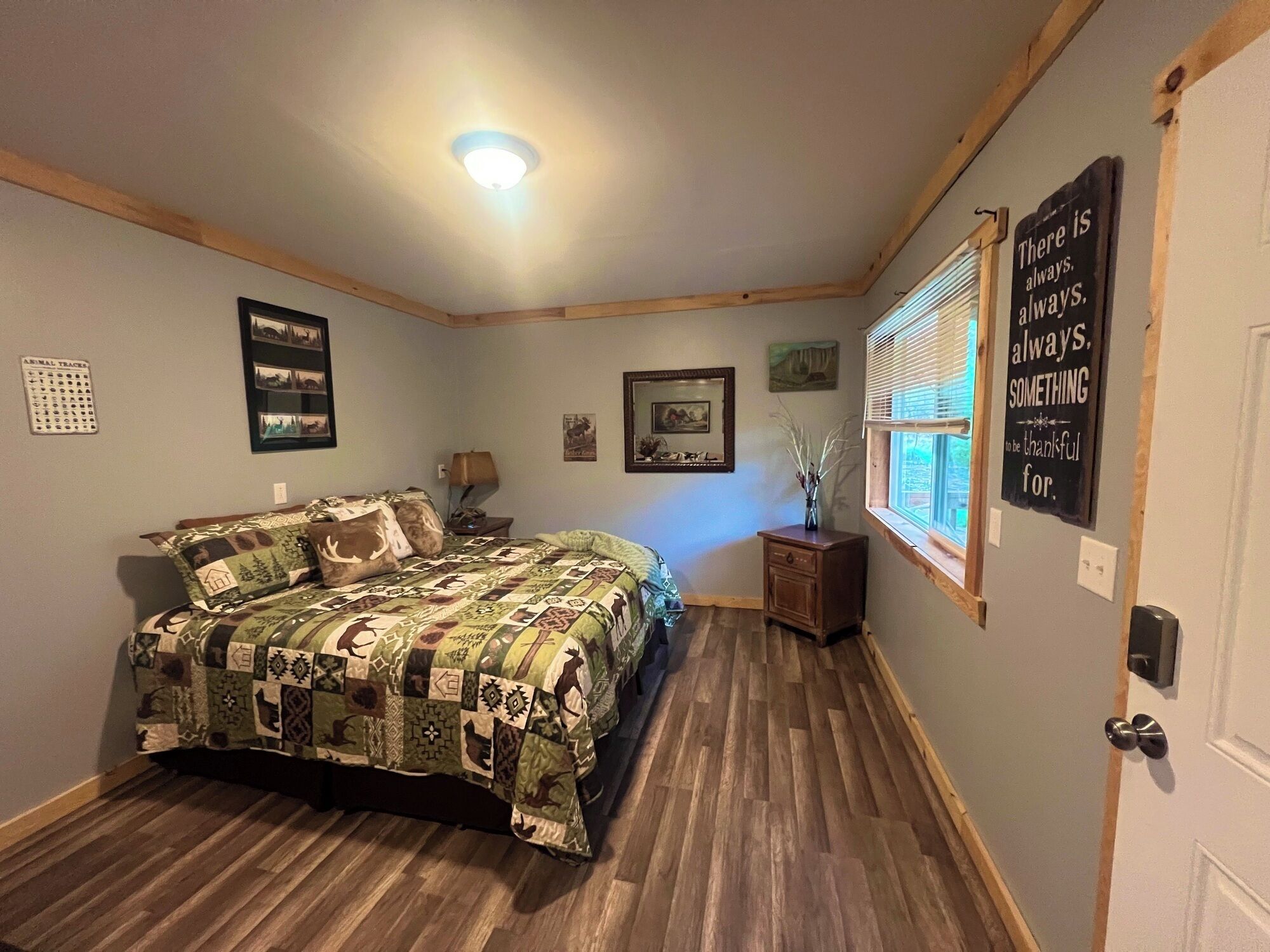 Iron/ironing board, WiFi, bed sheets, wheelchair access