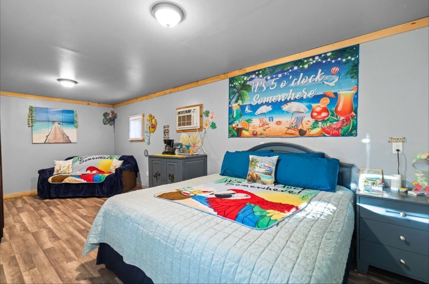 Tabla de planchar con plancha, wifi y ropa de cama 