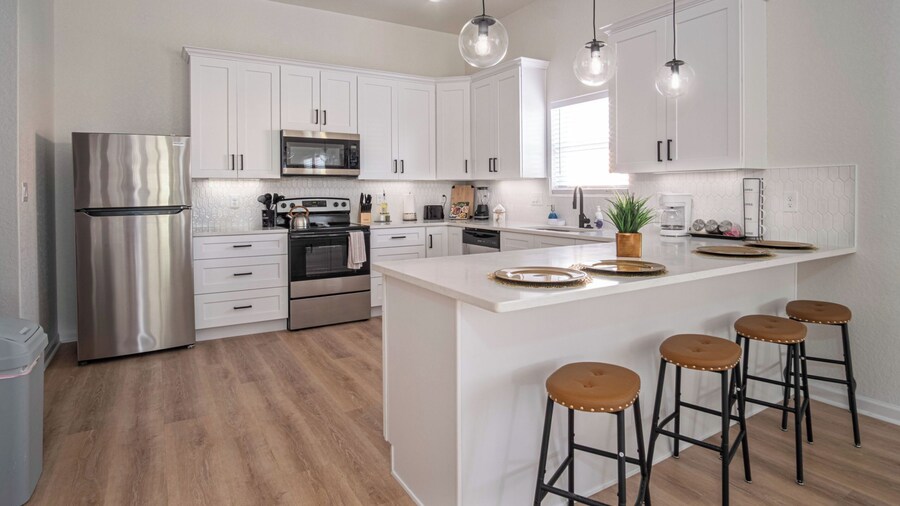 5br/3ba Minutes From the Action With Skyline Views