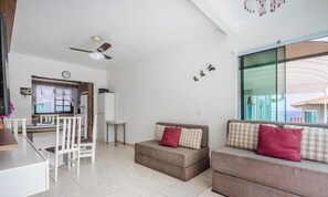 基础公寓 | 起居区