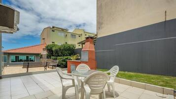 Basic Apartment | Outdoor dining