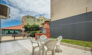 Basic Διαμέρισμα | Γεύματα σε εξωτερικό χώρο