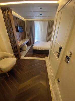 Habitación estándar | Sistema de insonorización, tabla de planchar con plancha, wifi gratis