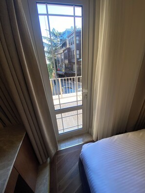 Habitación estándar | Sistema de insonorización, tabla de planchar con plancha, wifi gratis