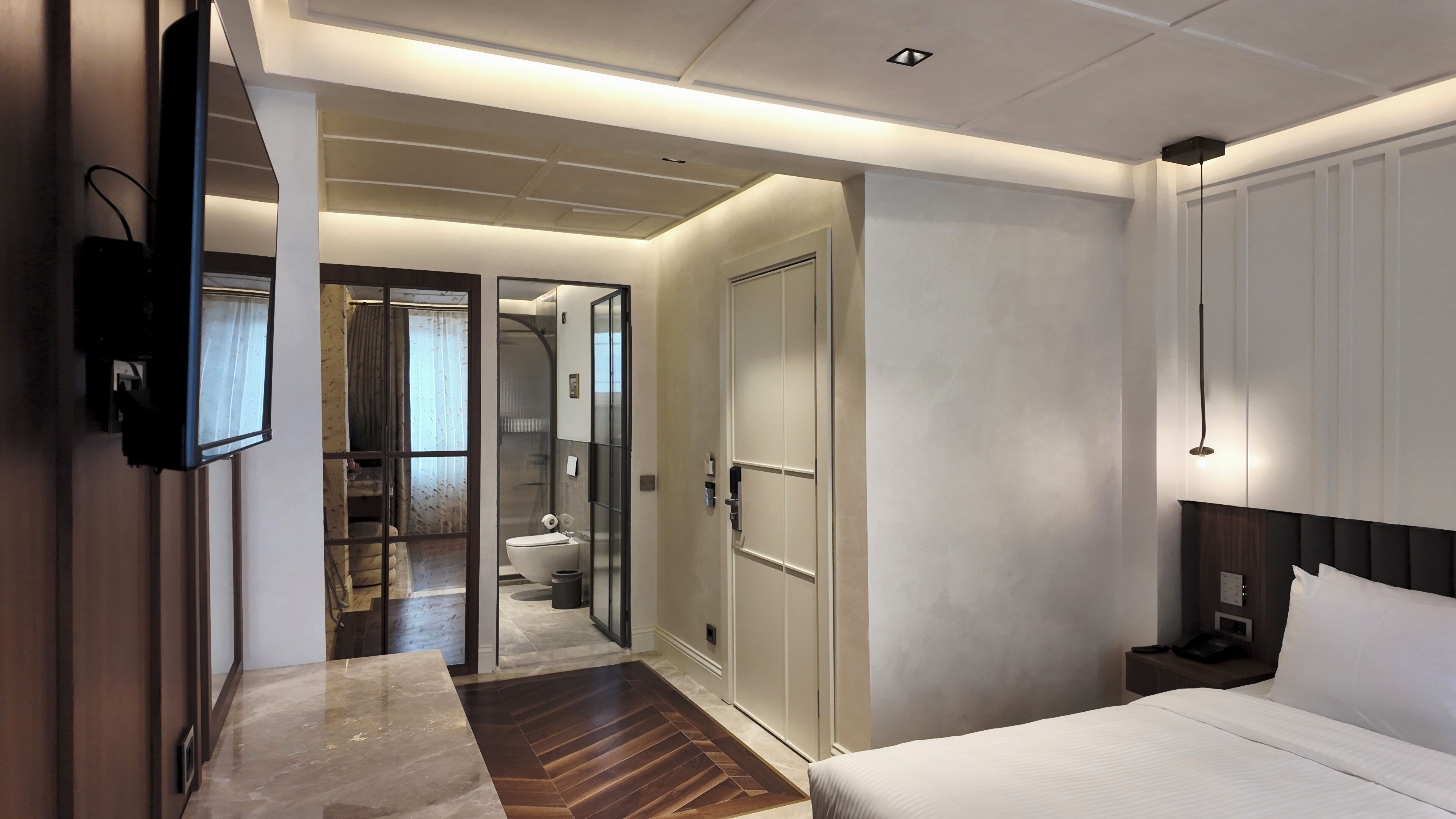 Standard Room | Peralatan tempat tidur premium, bar mini, kalis bunyi 