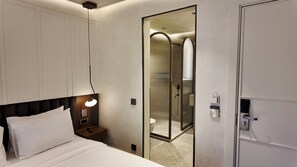 Premium bedding, minibar, soundproofing, iron/ironing board