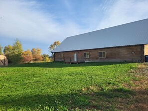 Exterior - Beautiful 4-bedroom cabin in Saint Anthony perfect for your large group getaway (Saint Anthony)