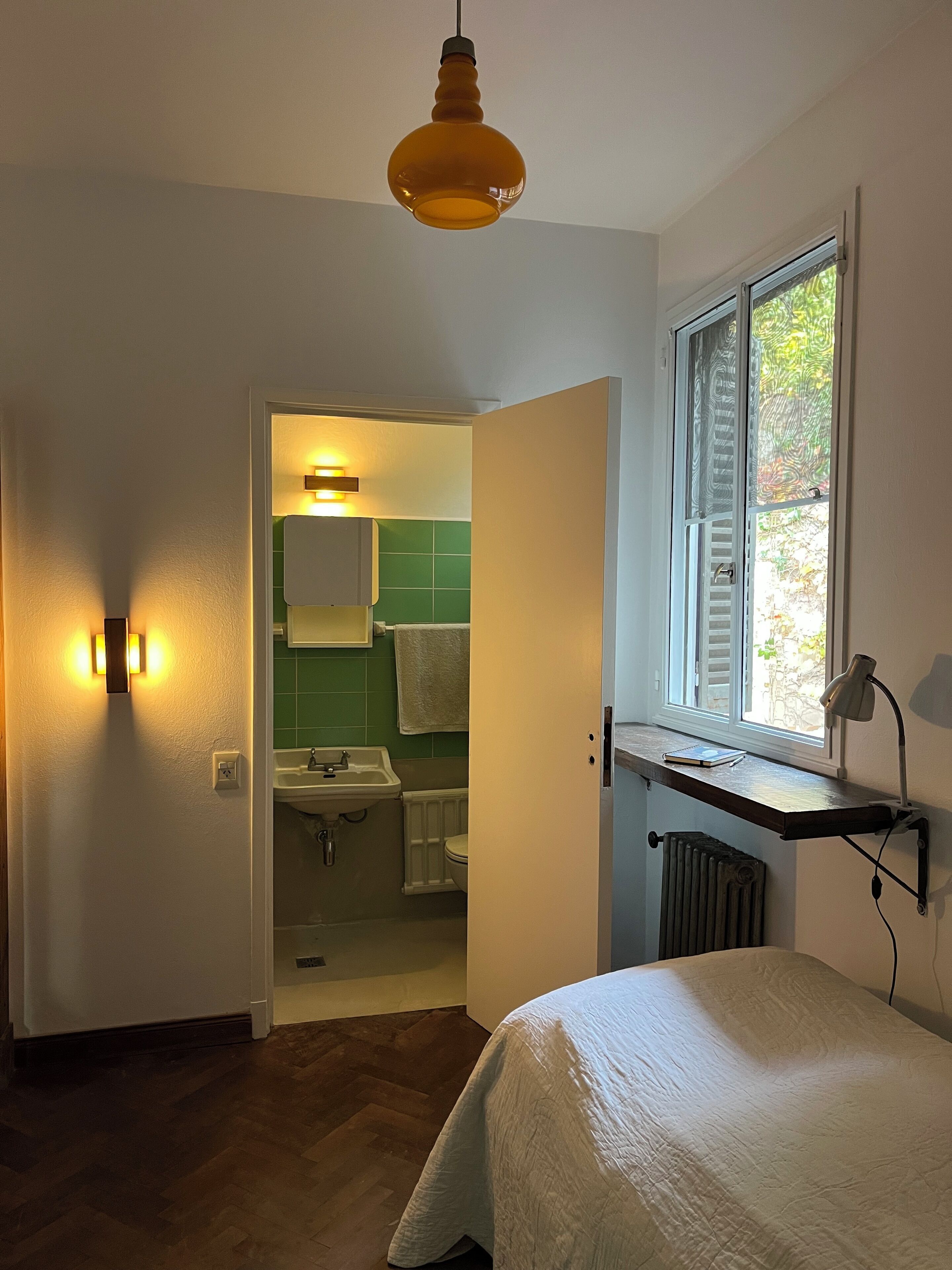 Fer et planche à repasser, acc ès Internet, draps fournis