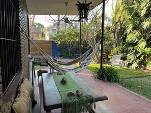 Terrace/patio - House, design, garden, for groups and families, near the river, 15 min from downtown. (Vicente López)