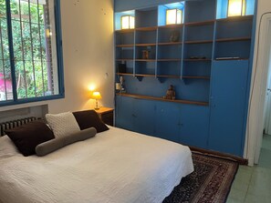 Fer et planche à repasser, accès Internet, draps fournis