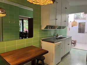 Micro-ondes, four, lave-vaisselle