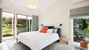 4 habitaciones, tabla de planchar con plancha, cuna de viaje y wifi 