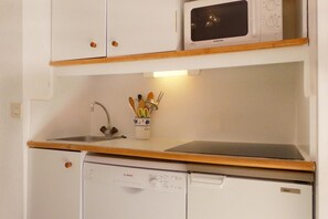 Private kitchen - 10m from ski slopes, 5th floor, ski locker, 35m², Méribel-Mottaret (Méribel - Les Allues)