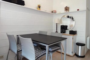 Dining - 10m from ski slopes, 5th floor, ski locker, 35m², Méribel-Mottaret (Méribel - Les Allues)