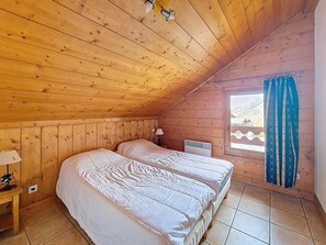 3 bedrooms, WiFi - 2nd floor, swimming pool, tv, ski locker, 70m², Les Menuires (Les Menuires)
