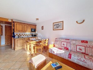 TV - 1st floor, swimming pool, balcony, tv, ski locker, 50m², Les Menuires (Les Menuires)