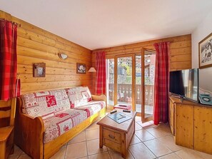 TV - 2nd floor, swimming pool, balcony, tv, ski locker, 50m², Les Menuires (Les Menuires)