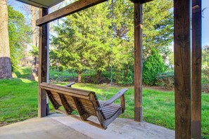 Terrace/patio - Eagle's Nest near Parkway w/Games, Hot Tub, & Sunroom (Pigeon Forge)