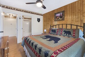 WiFi, bed sheets - Eagle's Nest near Parkway w/Games, Hot Tub, & Sunroom (Pigeon Forge)