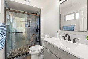Shower, hair dryer, towels, soap - Optional Heated Pool/Spa • BBQ Grill • Pacman Arcade • Foosball • King Bed (Las Vegas)