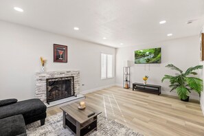 Smart TV, video games, table football - Optional Heated Pool/Spa • BBQ Grill • Pacman Arcade • Foosball • King Bed (Las Vegas)