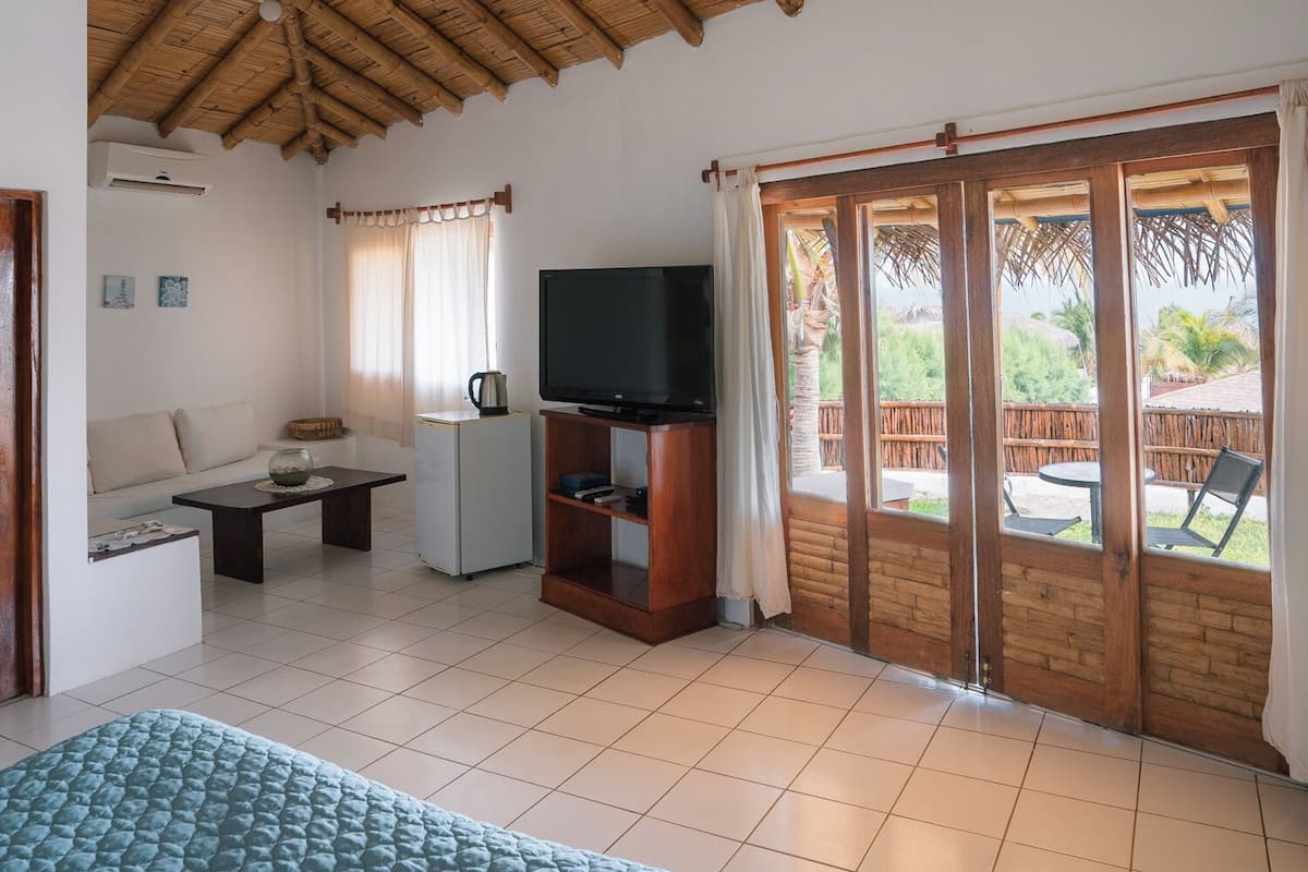 Deluxe Suite, Partial Sea View | In-room safe, iron/ironing board (on request), WiFi (free)