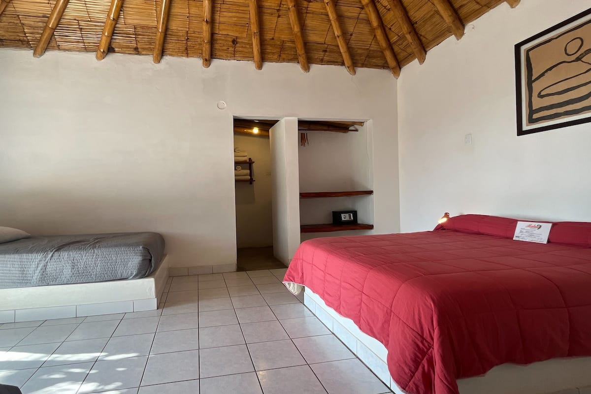 Family Quadruple Room | In-room safe, iron/ironing board (on request), WiFi (free)