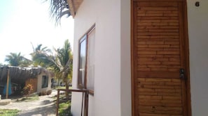 Standard Twin Room | Terrace/patio - Makani (Vichayito)