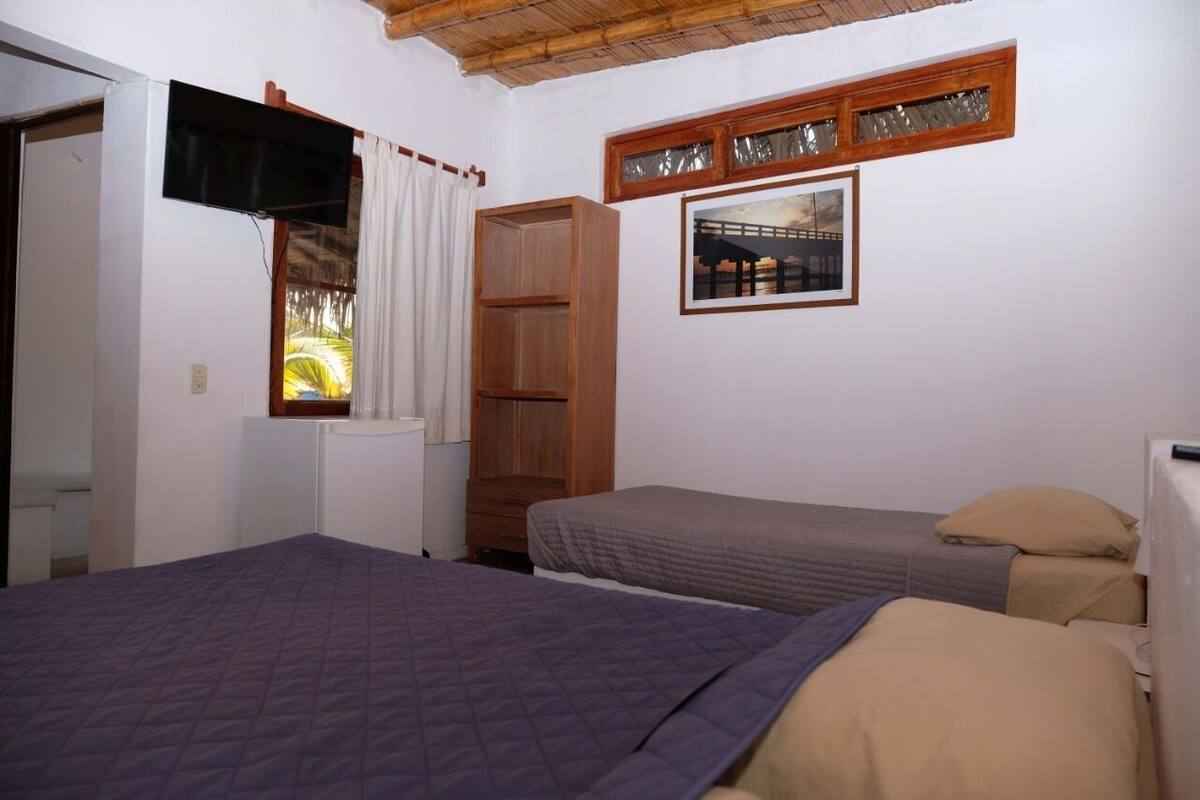 Classic Triple Room | In-room safe, iron/ironing board (on request), WiFi (free)