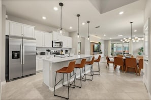 Coffee/tea maker, fridge, microwave, oven - 7 BD/ 5.5 BA/ Windsor Cay (1083 OP) (Clermont)