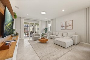 TV - 7 BD/ 5.5 BA/ Windsor Cay (1083 OP) (Clermont)